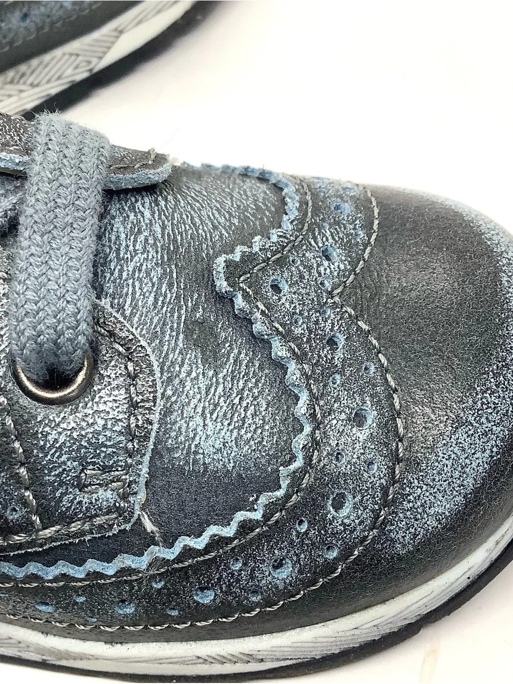 Toddler casual wing tip lace up from Italy. Distressed leather.NWT